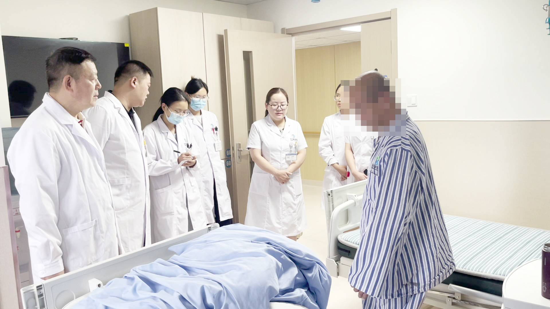 0923陈鸿耀查房患者男老年脑梗后遗症.mp4_snapshot_00.40.198 0923陈鸿耀查房患者男老年脑梗后遗症.mp4_snapshot_00.40.198